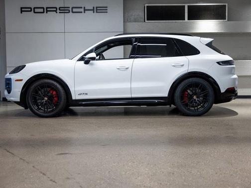 2025 Porsche Cayenne GTS