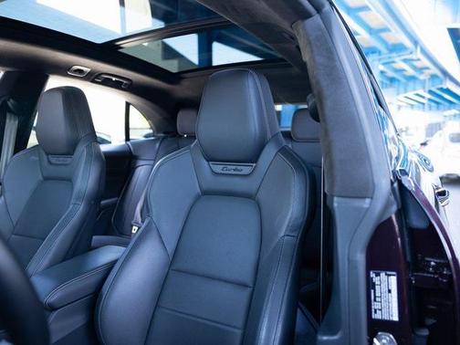 2024 Porsche Macan Turbo
