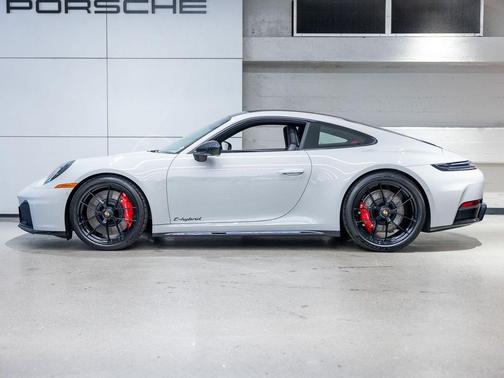 2026 Porsche 911 Carrera 4 GTS
