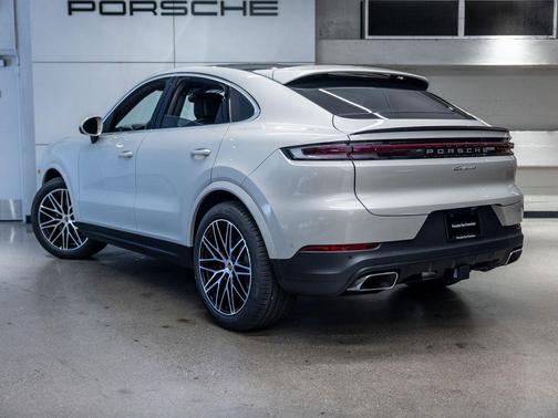 Cashmere Beige Metallic 2026 Porsche Cayenne Cayenne