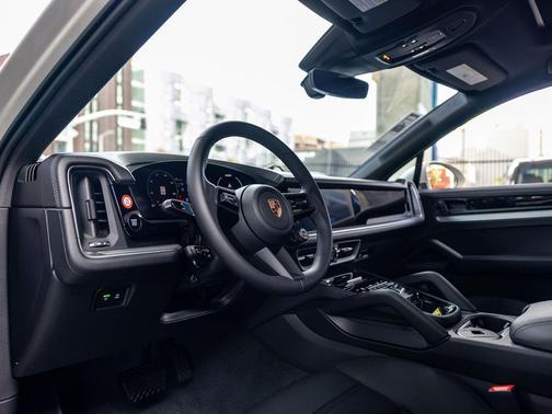 Cashmere Beige Metallic 2026 Porsche Cayenne Cayenne