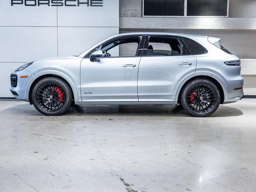 Dolomite Silver Metallic 2023 Porsche Cayenne GTS