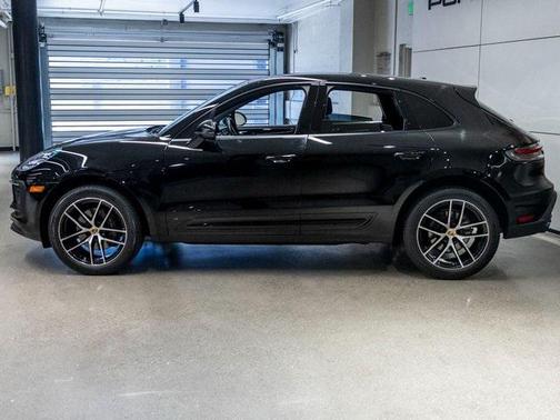 2022 Porsche Macan Base