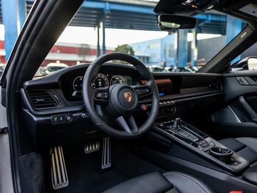 2025 Porsche 911 Carrera GTS