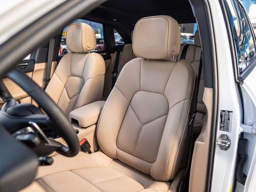 Carrara White 2025 Porsche Macan Macan