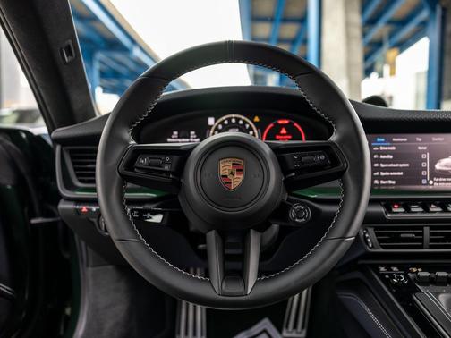 Oakgreen 2025 Porsche 911 GT3