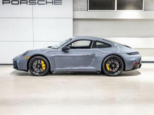 2025 Porsche 911 Carrera 4 GTS