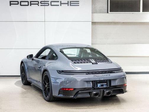 2025 Porsche 911 Carrera 4 GTS