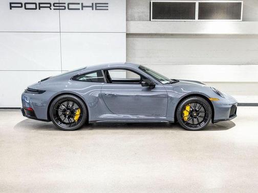 2025 Porsche 911 Carrera 4 GTS