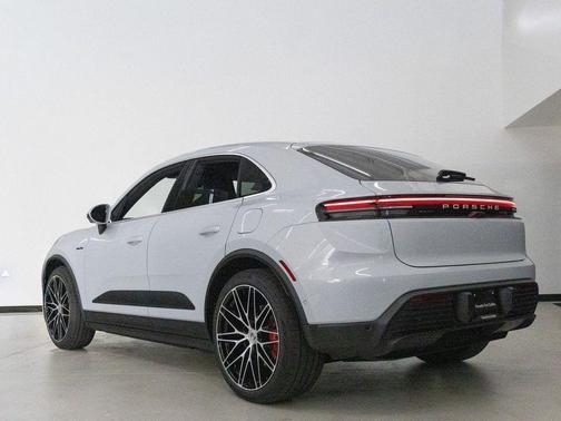 Ice Grey Metallic 2025 Porsche Macan Macan Electric 4