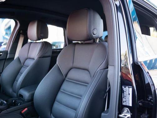 2025 Porsche Macan S
