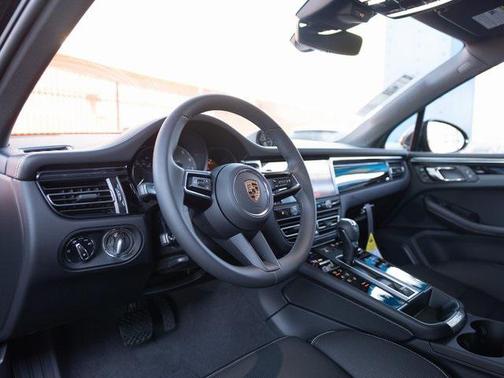2025 Porsche Macan S