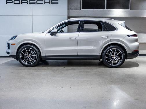 Cashmere Beige Metallic 2026 Porsche Cayenne Cayenne