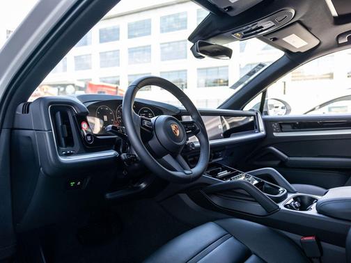 Cashmere Beige Metallic 2026 Porsche Cayenne Cayenne