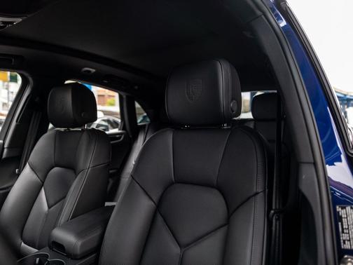 Blue Metallic 2026 Porsche Macan Macan
