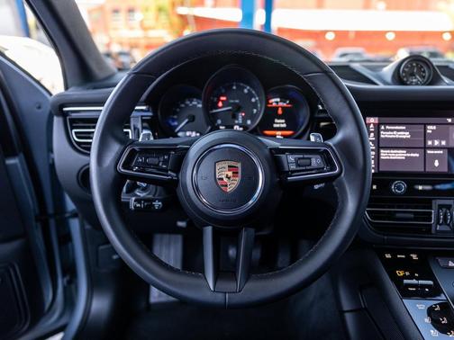 Dolomite Silver Metallic 2025 Porsche Macan Macan