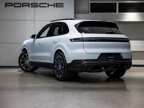 2024 Porsche Cayenne Base (Tiptronic)