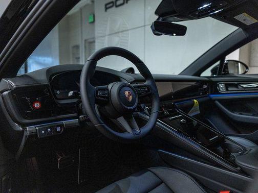 Jet Black Metallic 2026 Porsche Panamera 4