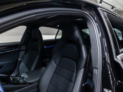 Jet Black Metallic 2026 Porsche Panamera 4