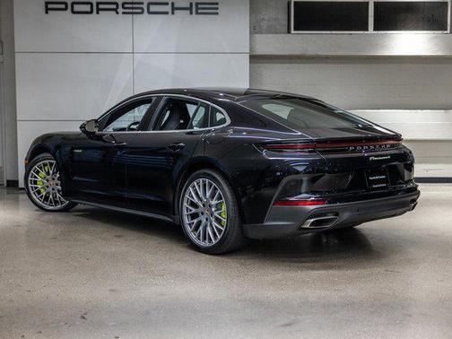 Jet Black Metallic 2026 Porsche Panamera 4