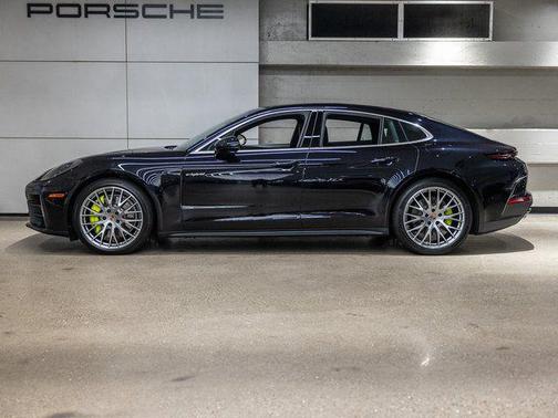 Jet Black Metallic 2026 Porsche Panamera 4