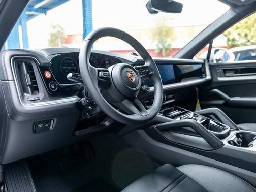 2025 Porsche Cayenne 
