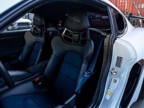 2025 Porsche 718 Cayman GT4 RS