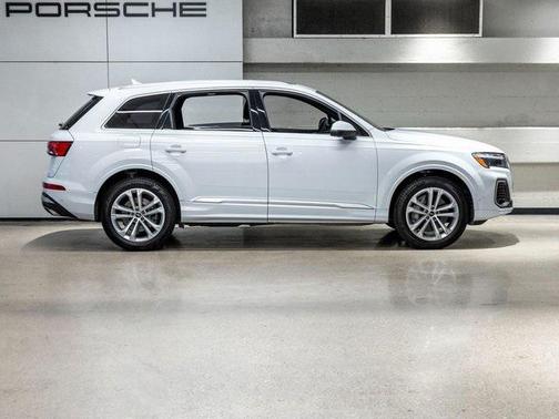 2025 Audi Q7 55 Premium Plus