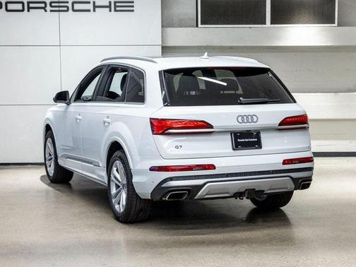 2025 Audi Q7 55 Premium Plus