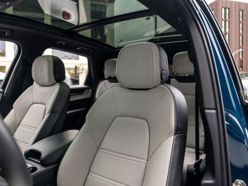 Montego Blue 2025 Porsche Cayenne Cayenne