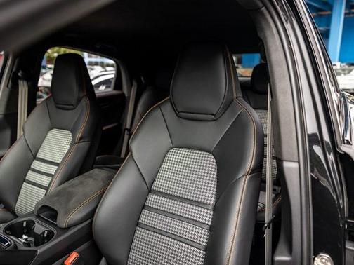 2025 Porsche Cayenne GTS