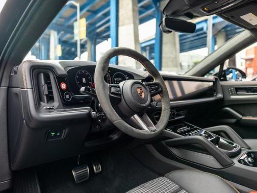 2025 Porsche Cayenne GTS