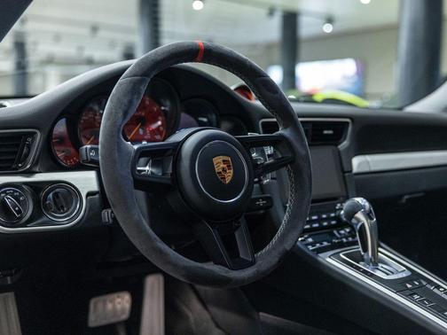 Guards Red 2018 Porsche 911 GT3