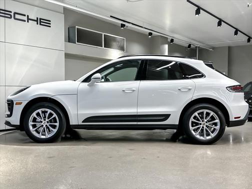 2024 Porsche Macan Base