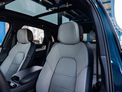 Montego Blue Metallic 2025 Porsche Cayenne Cayenne