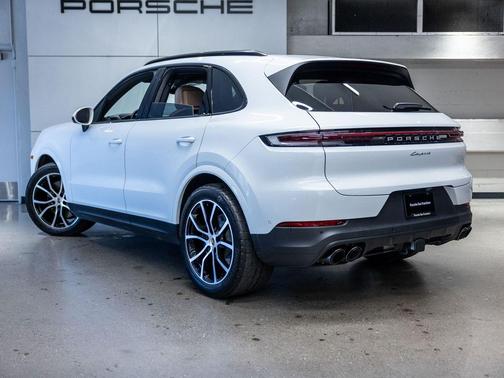 Carrara White 2025 Porsche Cayenne Cayenne