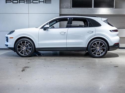 Carrara White 2025 Porsche Cayenne Cayenne
