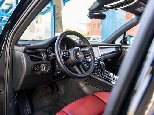 2025 Porsche Macan T