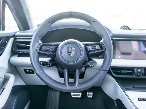 Jet Black 2026 Porsche Macan Macan Electric Turbo