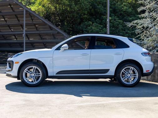 Carrara White Metallic 2026 Porsche Macan Macan