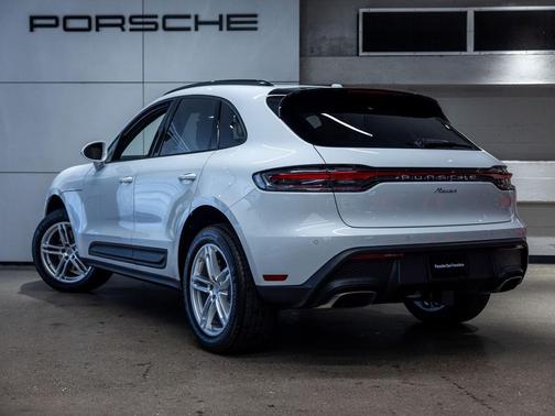 Carrara White Metallic 2026 Porsche Macan Macan