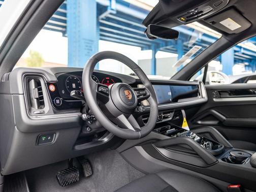 Carrara White 2026 Porsche Cayenne Cayenne