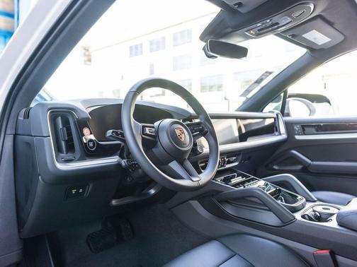 Chalk 2026 Porsche Cayenne Cayenne