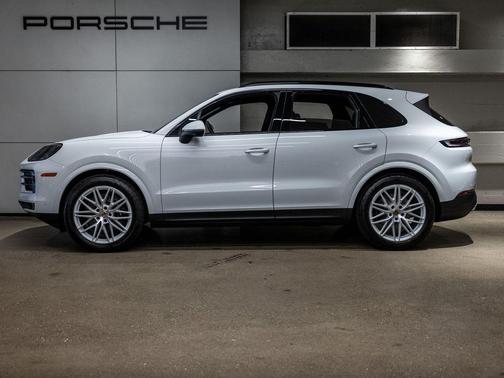 Carrara White 2025 Porsche Cayenne Cayenne