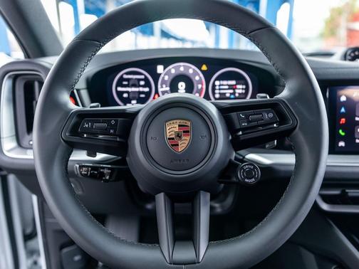 Carrara White 2025 Porsche Cayenne Cayenne