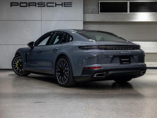 2026 Porsche Panamera 4