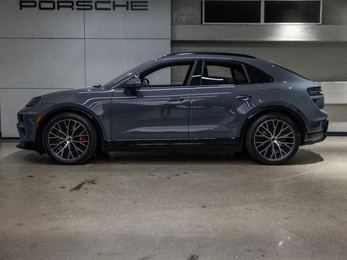 2025 Porsche Macan Turbo