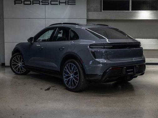 2025 Porsche Macan Turbo