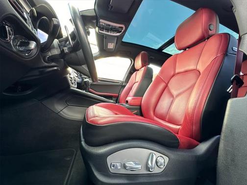2022 Porsche Macan Base