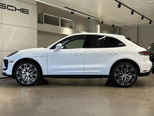 2022 Porsche Macan Base